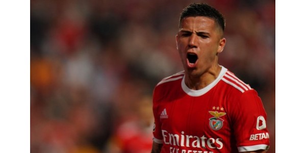 Chelsea rezygnuje z planów pozyskania Enzo Fernándeza